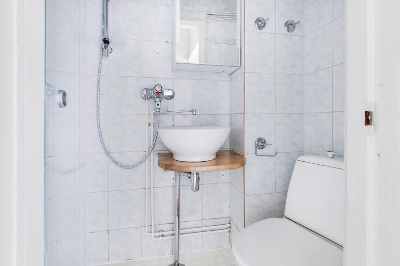 Апартаменты Wehost Modern Kitchen Studio With Bright Colours Хельсинки Экстерьер фото